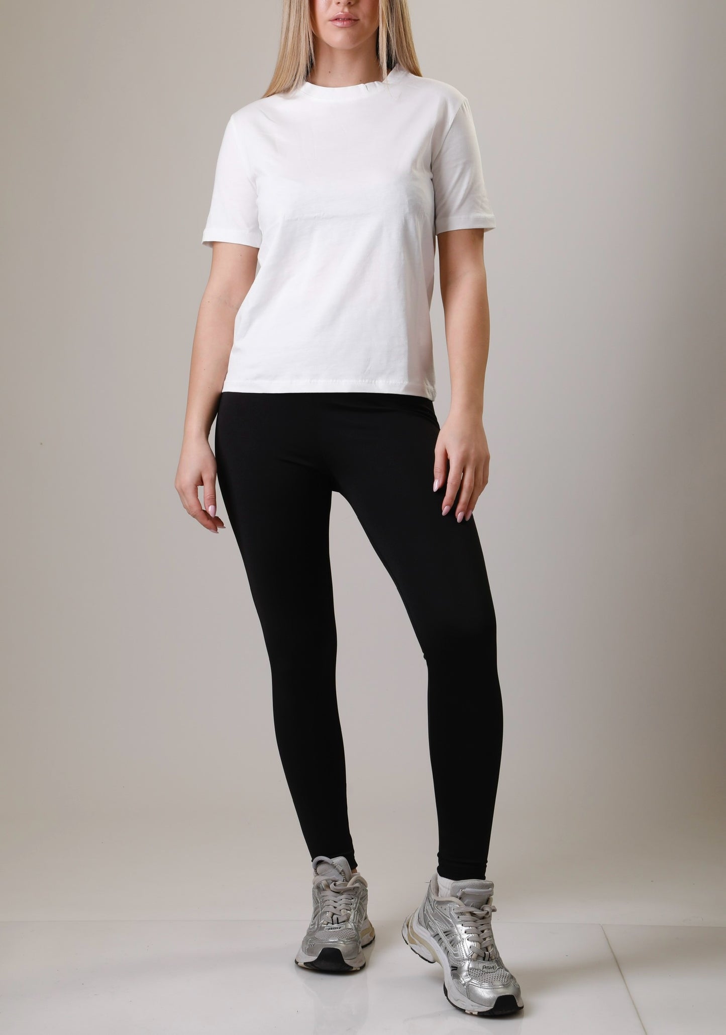 T-SHIRT with Back Seam